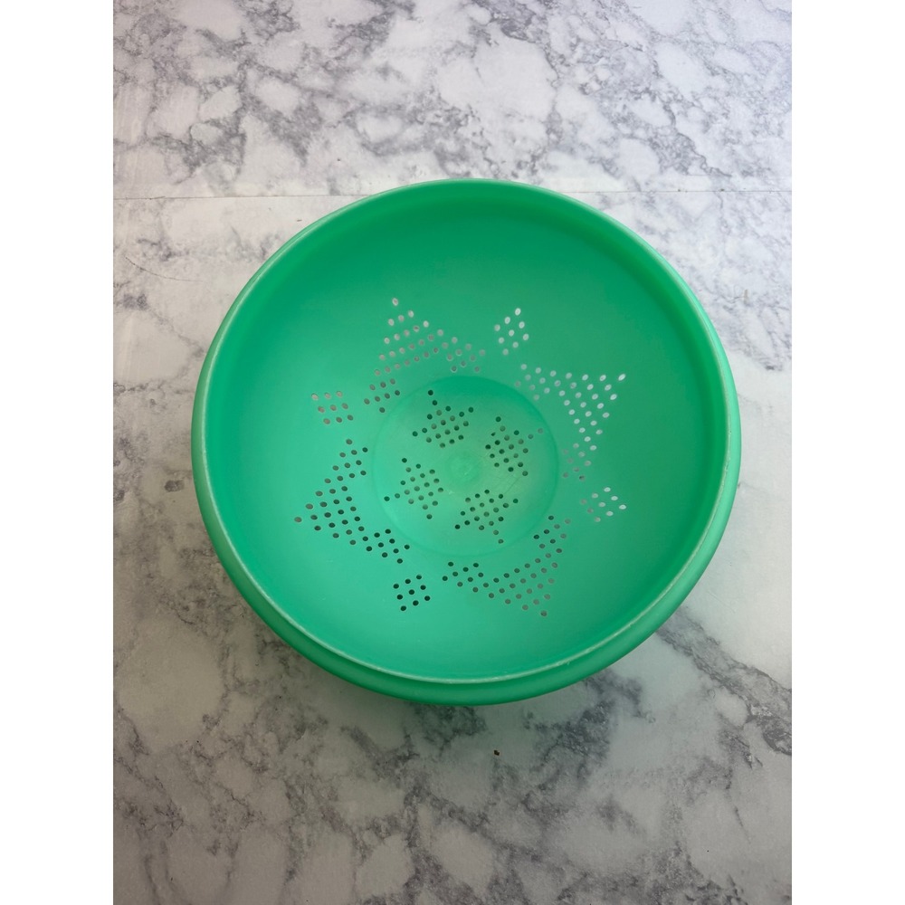 Vintage Tupperware Mint Green Colander Strainer 888-8 Starburst Pattern 9.5 Inch